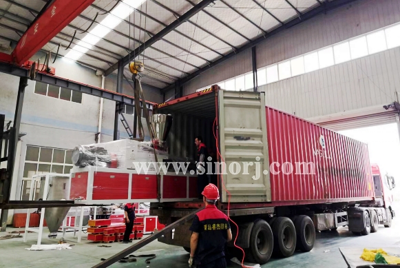 大家早安，新的一天，裝柜開始！越南墻板線條設(shè)備2個(gè)柜開始啦！ ?Morning. Vietnam PVC wall panel production lines starts loading.