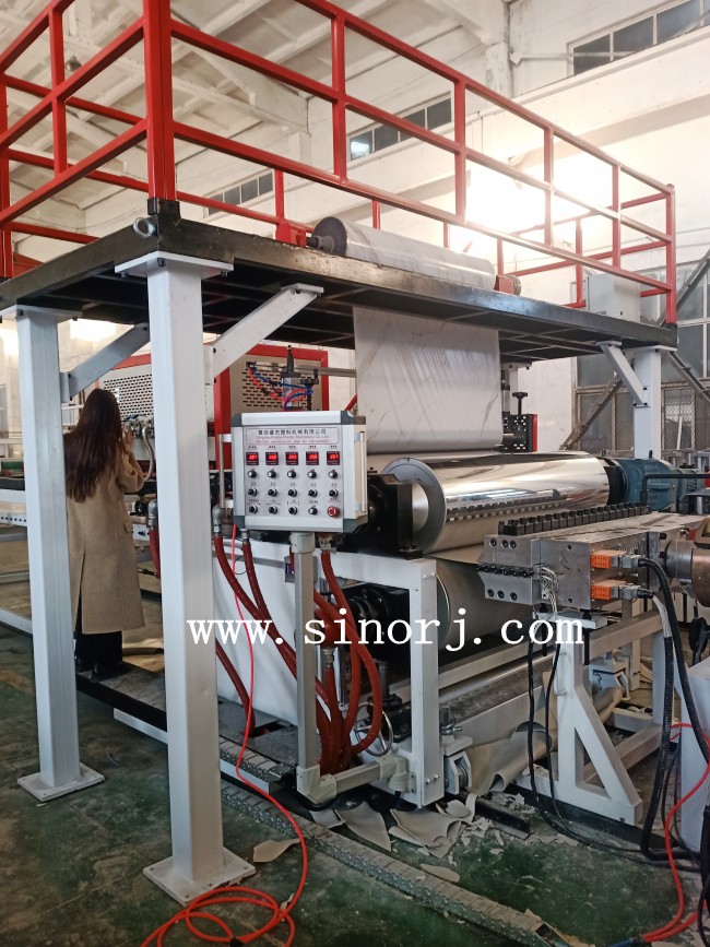 各種設備工廠試機中。。。UV板生產線、門板生產線、格柵板生產線、木飾面生產線。。。。。。