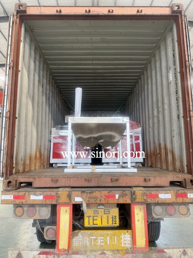 出口中東的PVC格柵板生產(chǎn)線，UV大理石板生產(chǎn)線，碳晶板生產(chǎn)線發(fā)貨