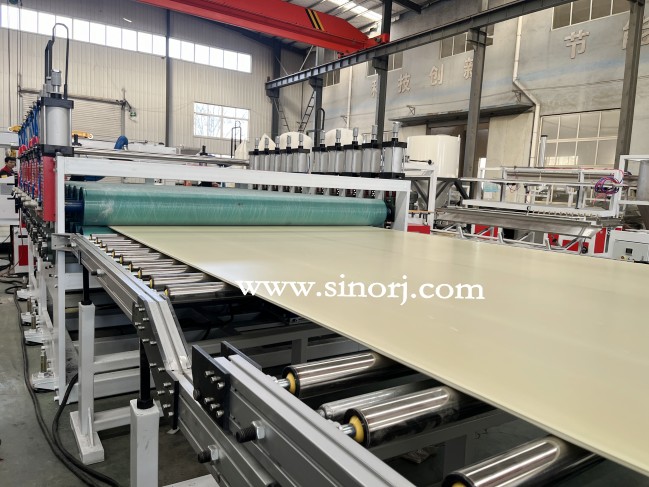 上午試機2m發泡板設備，下午試機poe床墊生產線，相當厲害